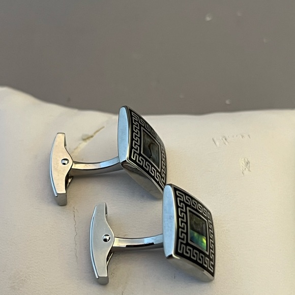 Mother of Pearl Cufflinks in Silver-tone Stainless setting w/ Black Design. - Picture 4 of 5